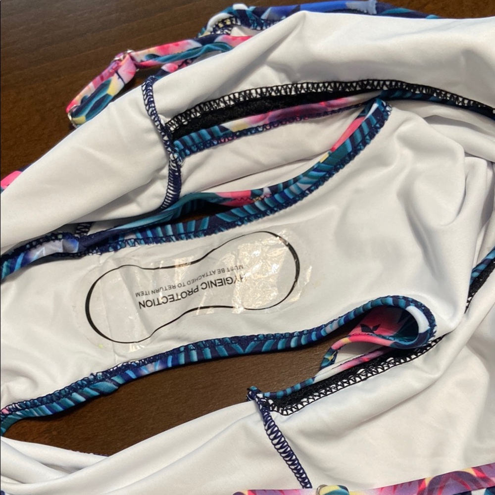 Colorful Cupshe One-Piece Swimsuit, size M. New! - Picture 9 of 10